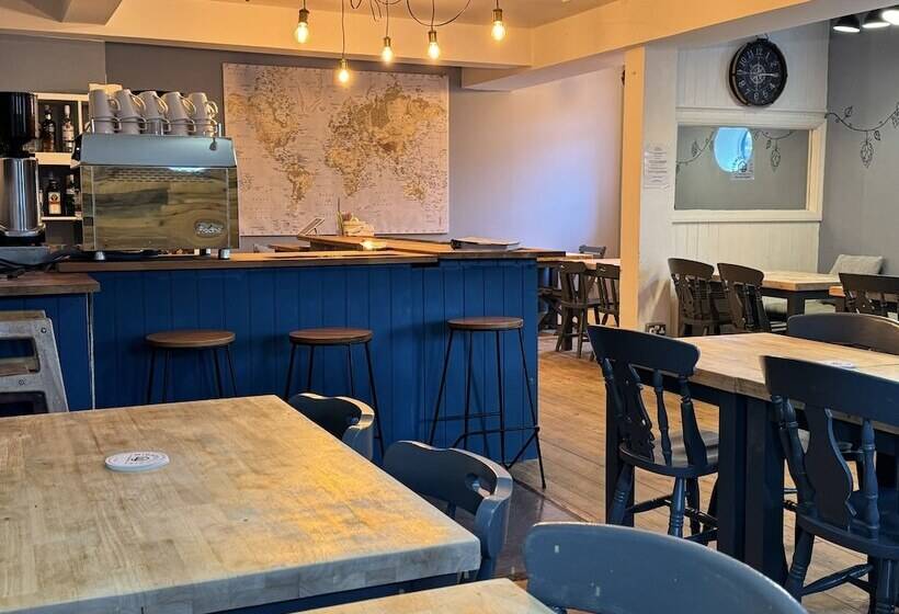 مبيت وإفطار The Pilot Boat Inn