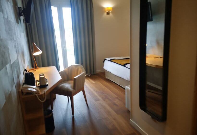 Les Suites Konine 4 Hotel & Bar & Restaurant