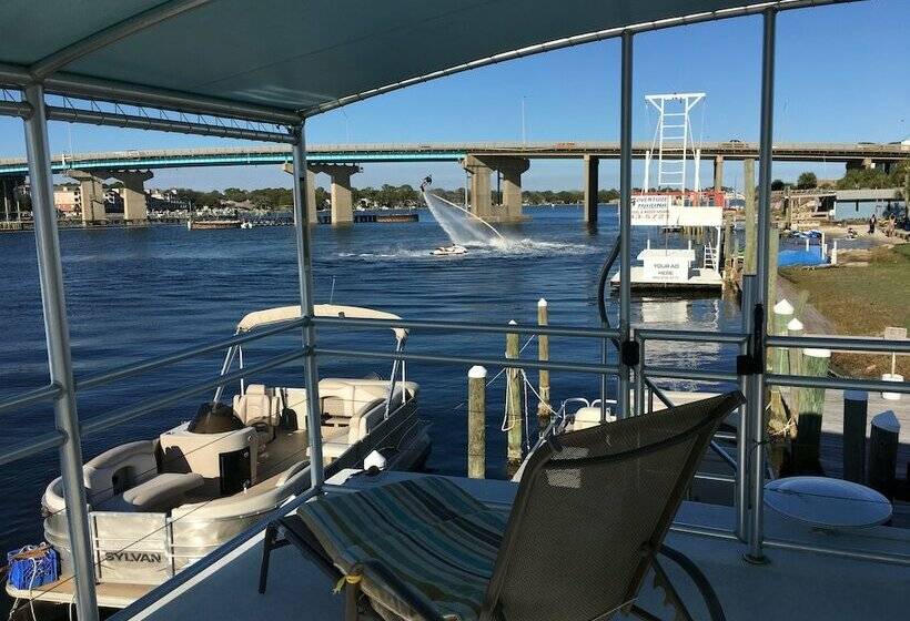 هتل Island Houseboat