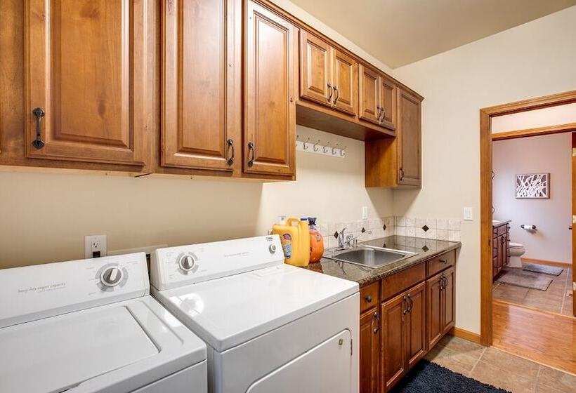 20gs   Wifi   F/p   W/d   Sleeps 6