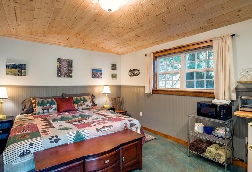 72mf   Rustic   Pets Ok   Sleeps 2