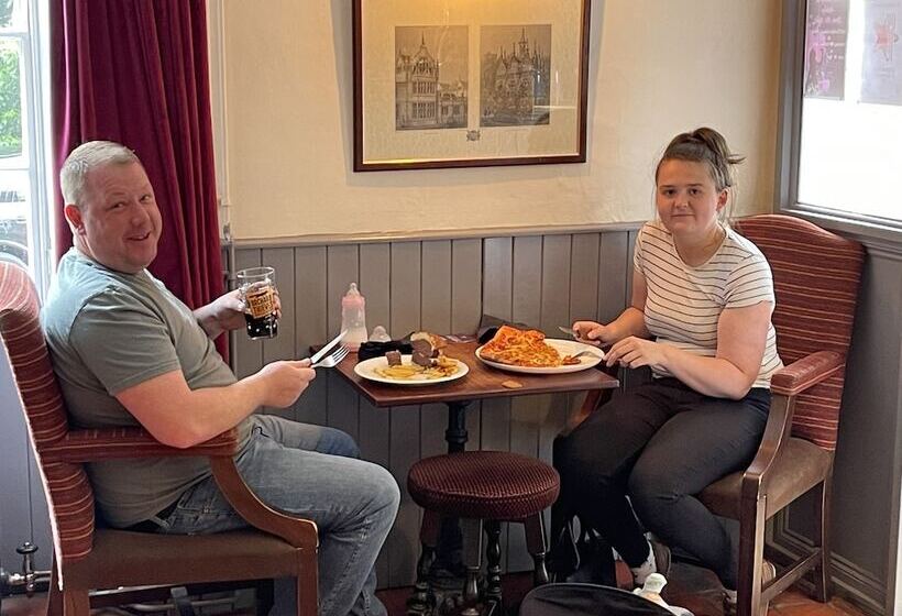 تختخواب و صبحانه The George At Ashley