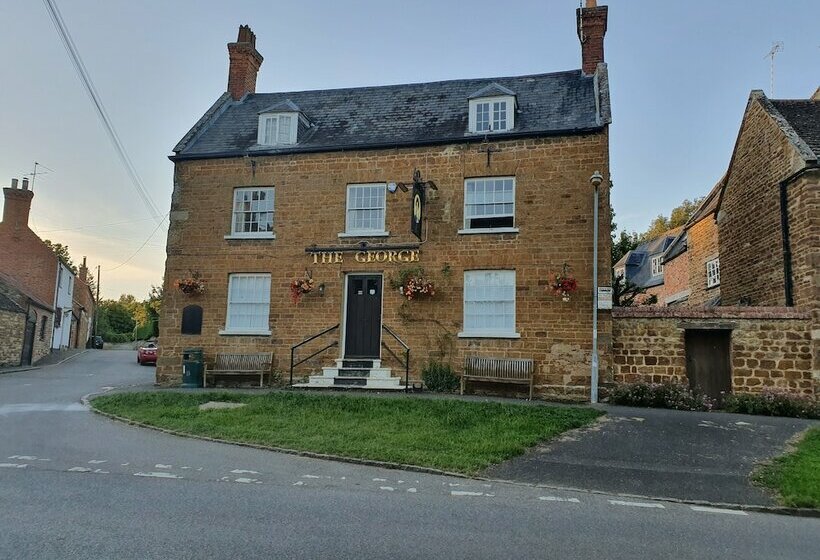 تختخواب و صبحانه The George At Ashley