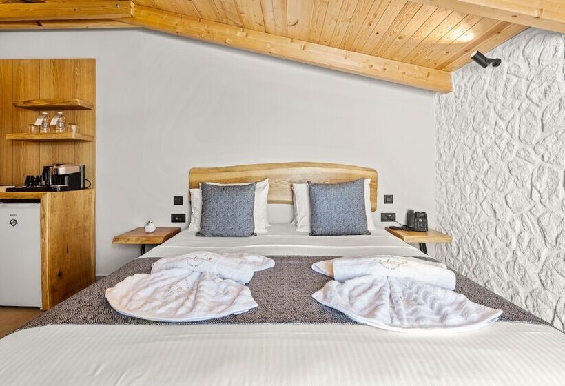 هتل Emily S Luxury Suites