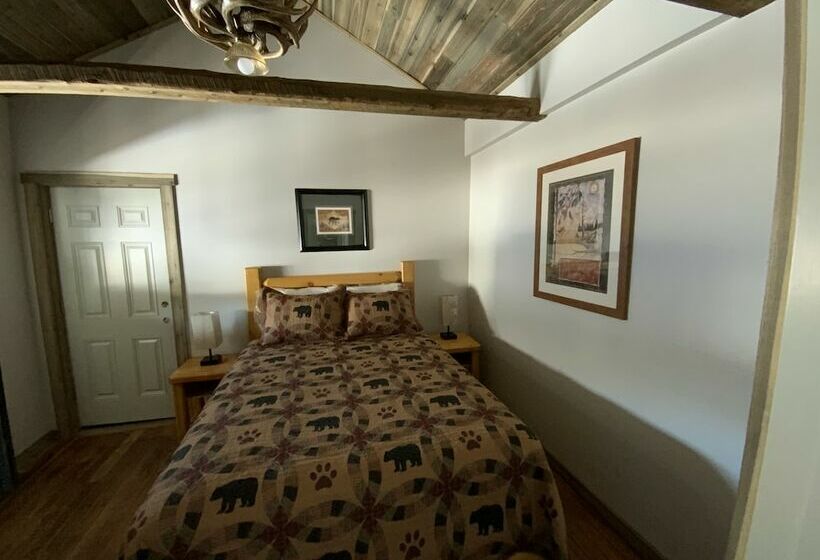 هتل Island Park Lodge
