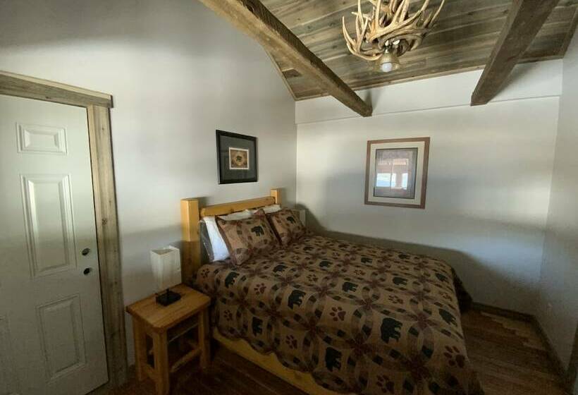 هتل Island Park Lodge