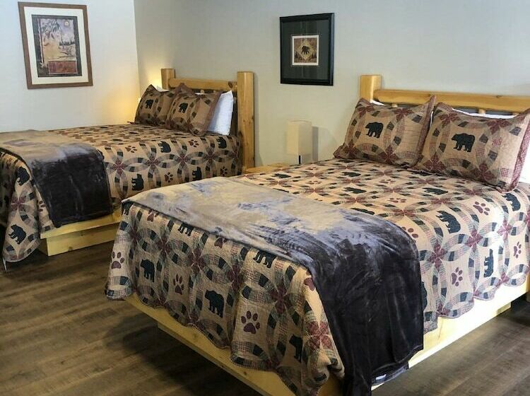 هتل Island Park Lodge