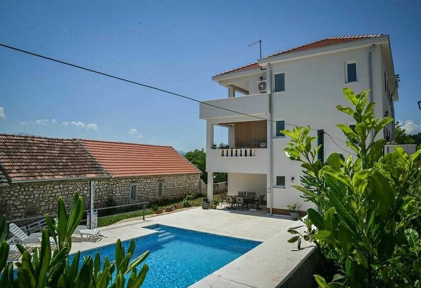 ペンション Imotski Blaue See Apartments , Pool