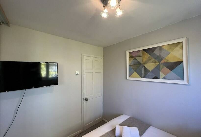 פנסיון Lancaster Close Serviced Accommodation