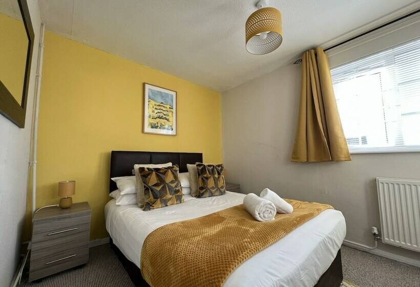 פנסיון Lancaster Close Serviced Accommodation