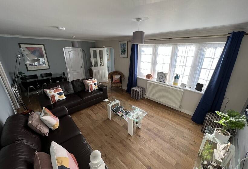 פנסיון Lancaster Close Serviced Accommodation