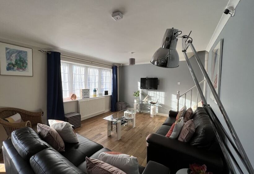 פנסיון Lancaster Close Serviced Accommodation