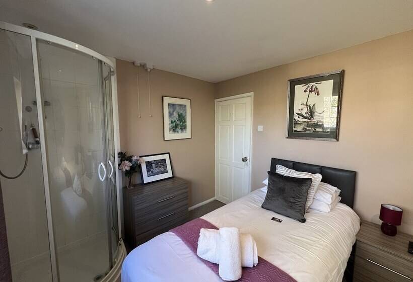 פנסיון Lancaster Close Serviced Accommodation