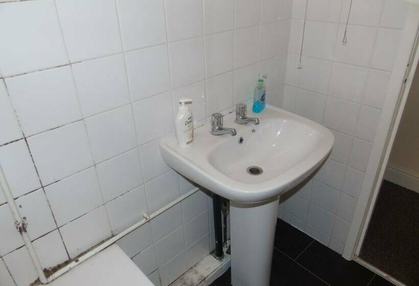 דירת נופש Lovely 2 Bed House In Bolton Greater Manchester