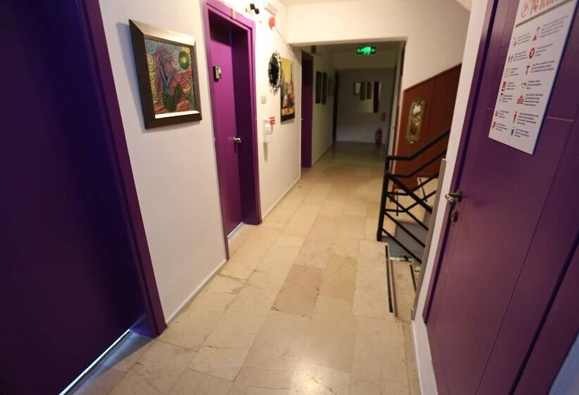 تختخواب و صبحانه Lavender Otel