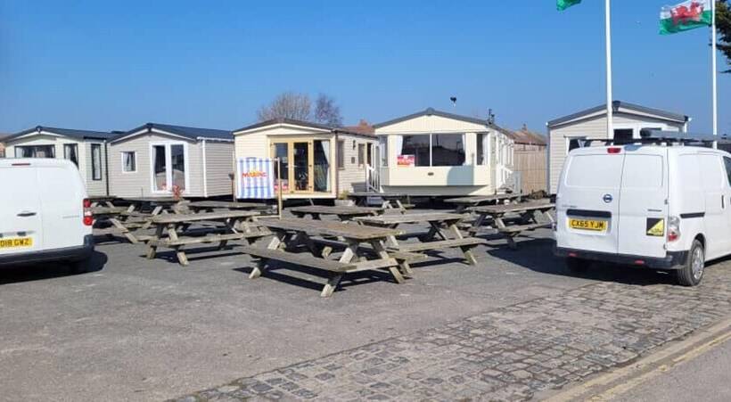 هتل Cosy Caravan In Rhyl North Wales