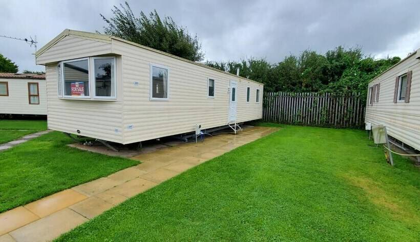 هتل Cosy Caravan In Rhyl North Wales