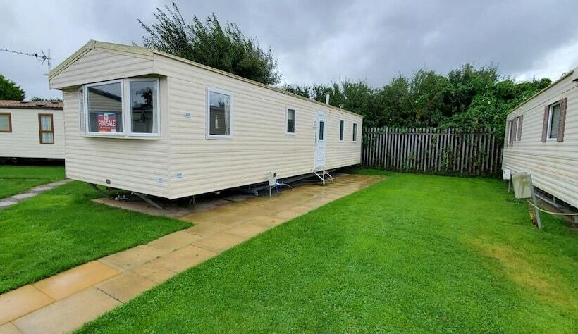 هتل Family Friendly 2 Bed Caravan In Rhyl, North Wales