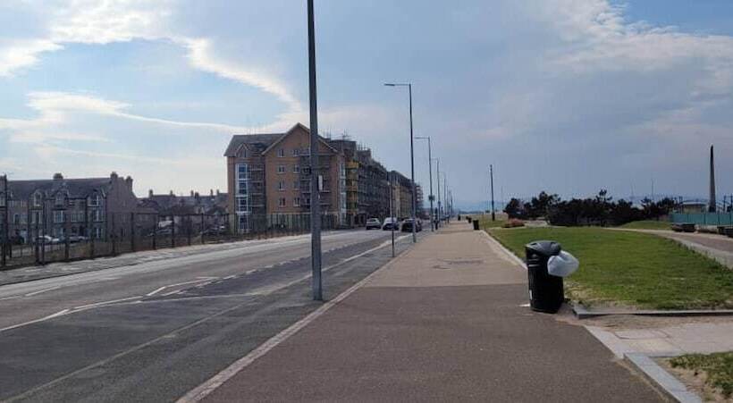 هتل Family Friendly 2 Bed Caravan In Rhyl, North Wales