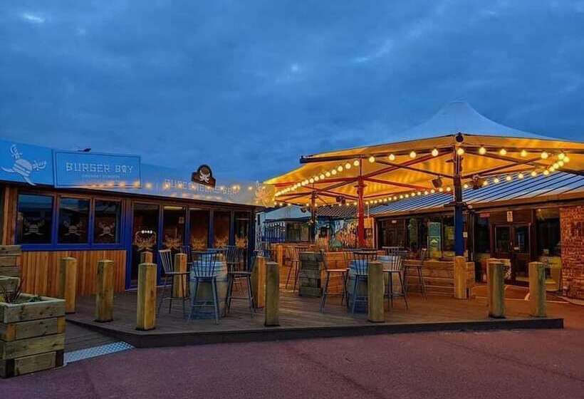 هتل Family Friendly 2 Bed Caravan In Rhyl, North Wales