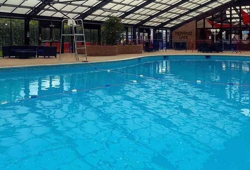 هتل Family Friendly 2 Bed Caravan In Rhyl, North Wales