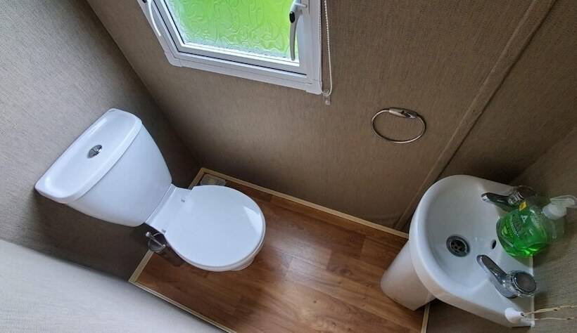هتل Family Friendly 2 Bed Caravan In Rhyl, North Wales