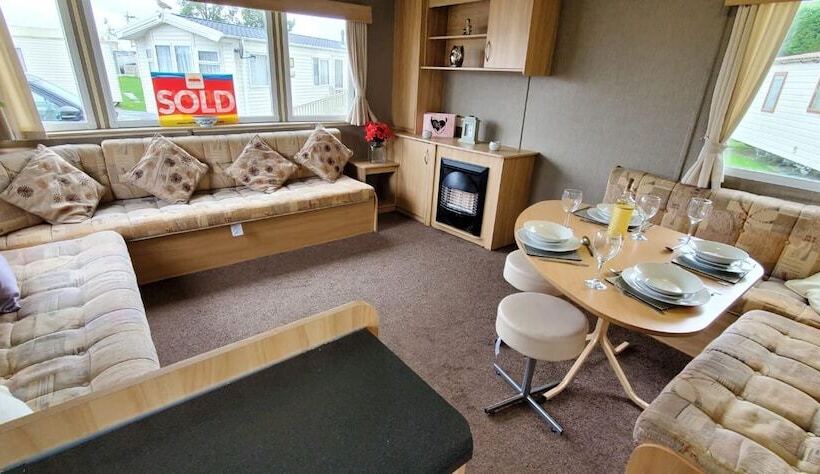 هتل Family Friendly 2 Bed Caravan In Rhyl, North Wales