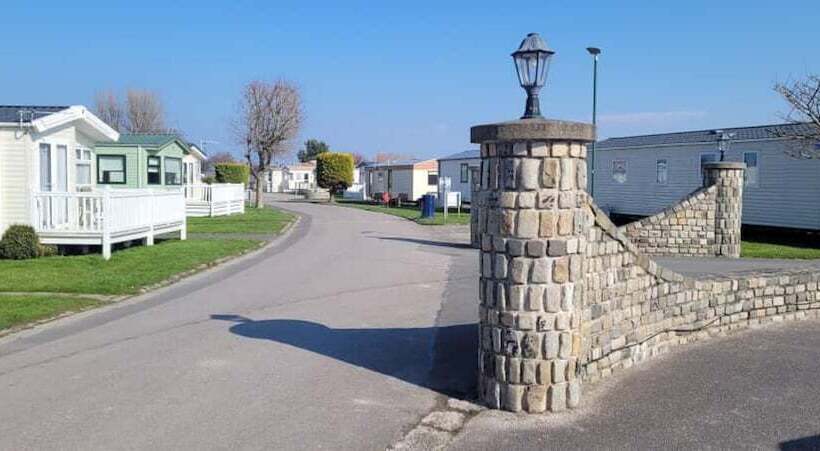 هتل Family Friendly 2 Bed Caravan In Rhyl, North Wales