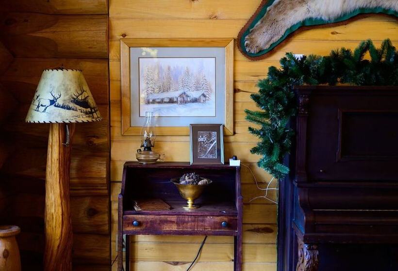 Отель Lochsa Lodge