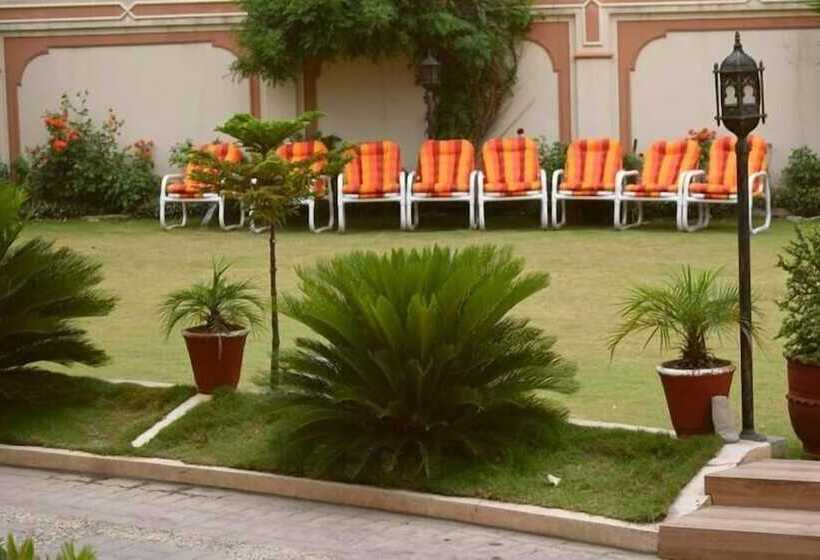 هتل Royal Emirates Residence