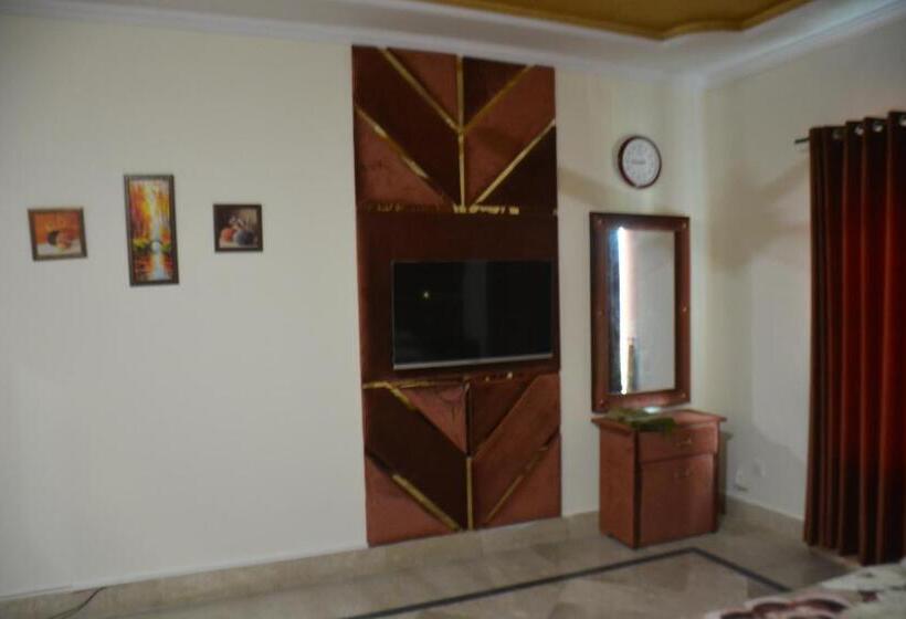 هتل Royal Emirates Residence