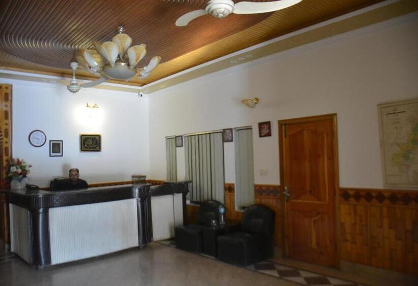 هتل Royal Emirates Residence