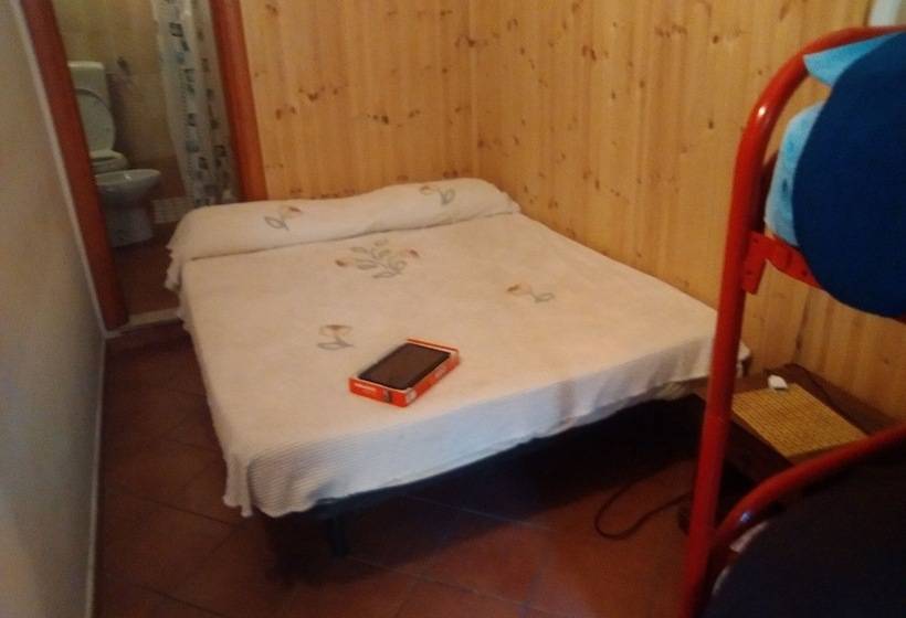 پانسیون Room In Guest Room Cozy Large Room For Five People