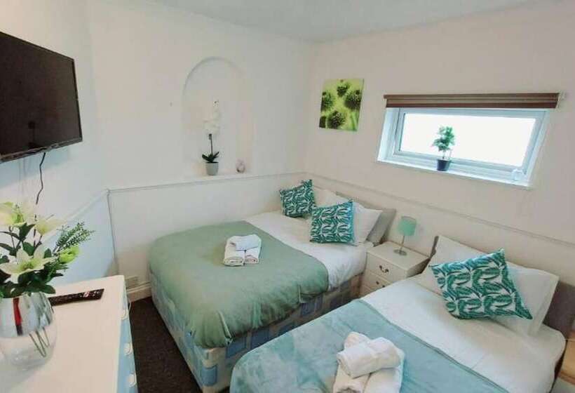 住所  Gilling Villa Remarkable 4 Bed House In Gillingham