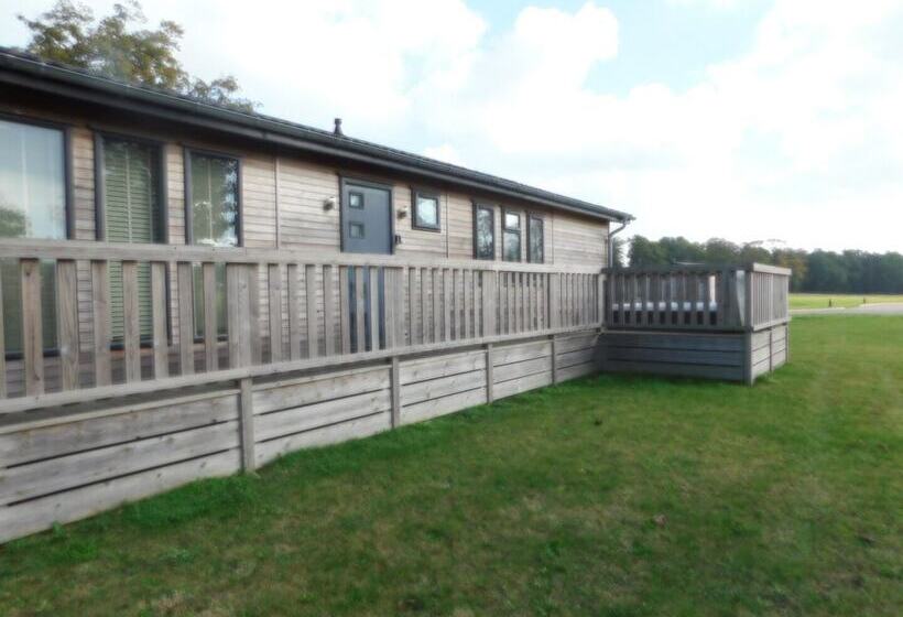 Spacious 2 Bed Lodge In Bury Saint Edmunds