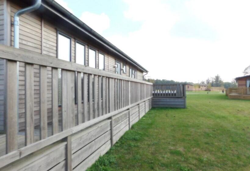 Spacious 2 Bed Lodge In Bury Saint Edmunds