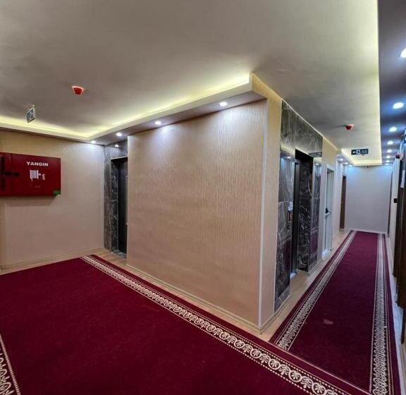 هتل Indi̇ana