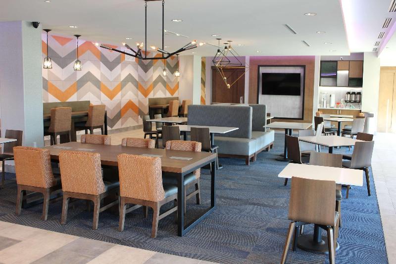 בית מלון כפרי La Quinta Inn & Suites By Wyndham Bardstown