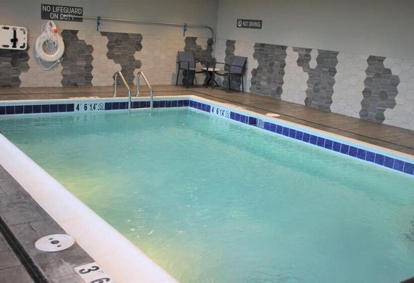 בית מלון כפרי La Quinta Inn & Suites By Wyndham Bardstown