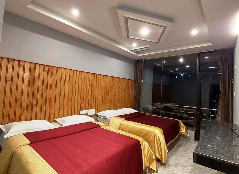 پانسیون Green Park Grand Inn