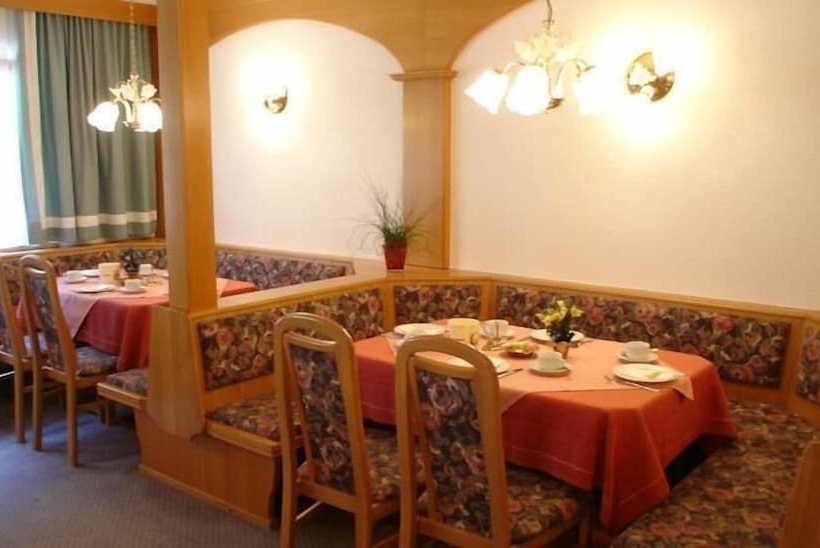 مبيت وإفطار Intermontana Hotel Garni