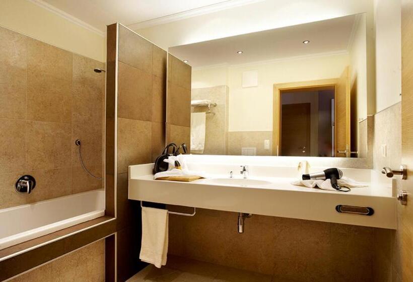 Отель Sonnblick Apartments Und Zimmer Nationalpark Sommercard Inklusive