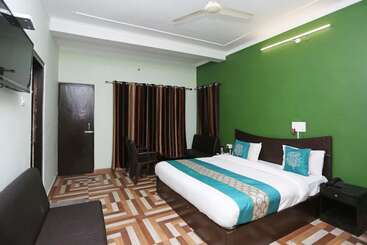 هتل Goroomgo Sweet Sunset Resort Nainital