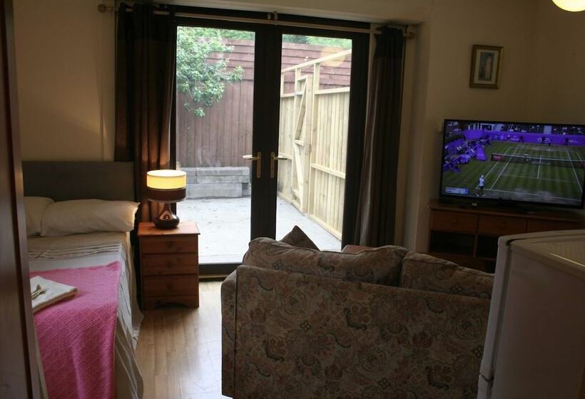 The Nook   Farm Park Stay With Hot Tub, Bbq & Fire Pit