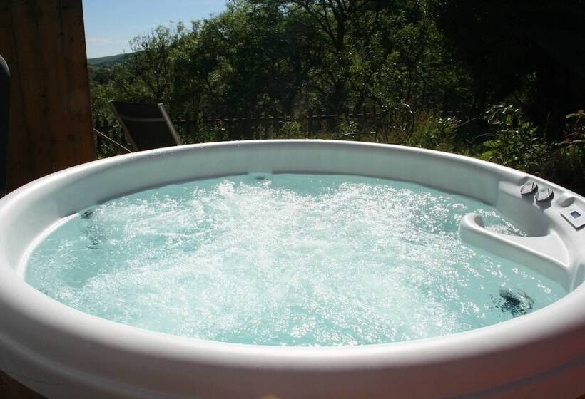 The Nook   Farm Park Stay With Hot Tub, Bbq & Fire Pit