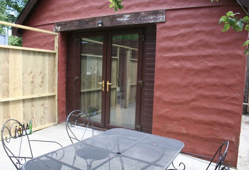 The Nook   Farm Park Stay With Hot Tub, Bbq & Fire Pit