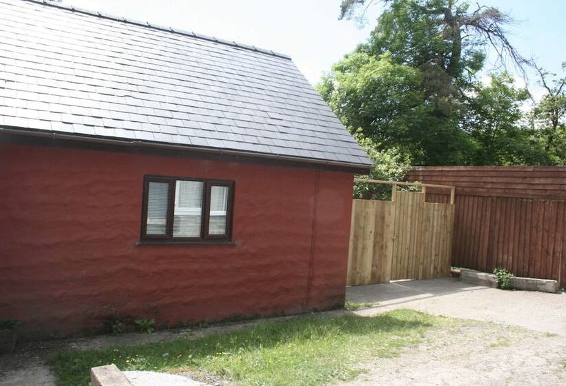 The Nook   Farm Park Stay With Hot Tub, Bbq & Fire Pit