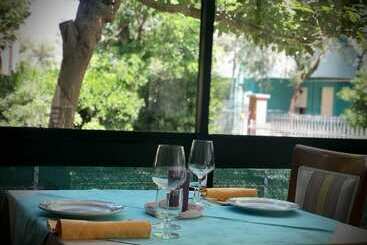 تختخواب و صبحانه Ville Alexandra