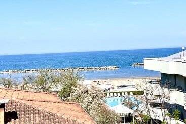 تختخواب و صبحانه Ville Alexandra