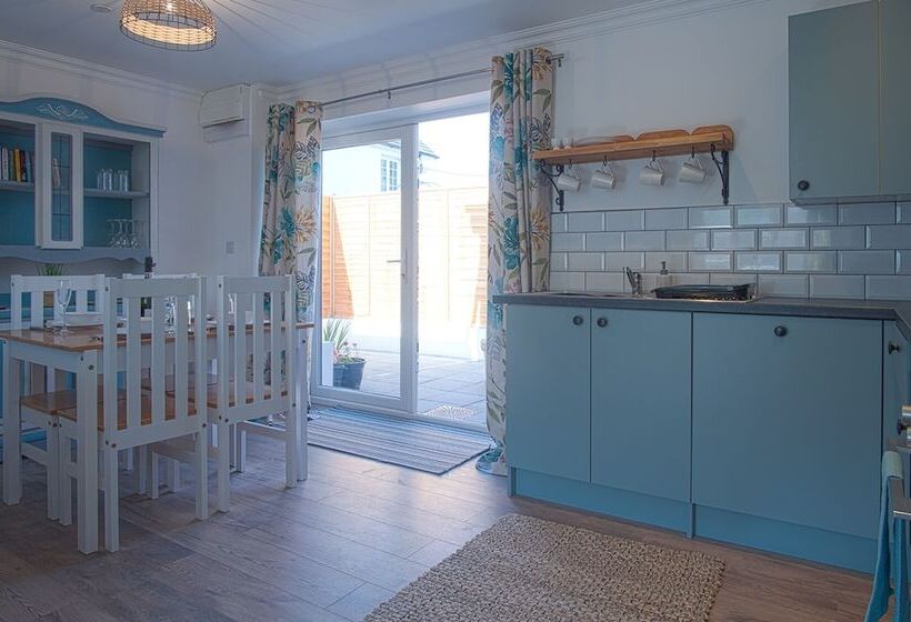 Glebe Cottage   St Florence